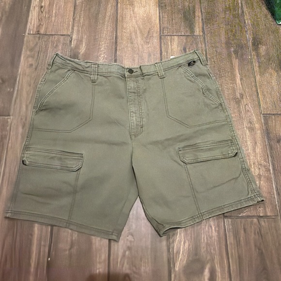 Wrangler Other - Wrangler Heavyweight Hiker Cargo Shorts Men Sz 40 Green Pockets Rugged UPF 30